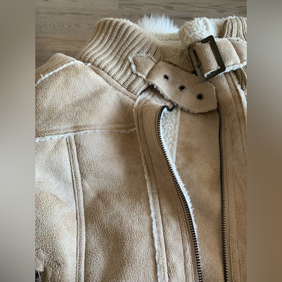 Le Chateau Winter Jacket - Picture 2 of 5